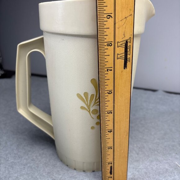 Tupperware Almond Harvest Gold Beige 800-8 1 Qt Pitcher with Lid & Insert Vintag - Picture 10 of 13